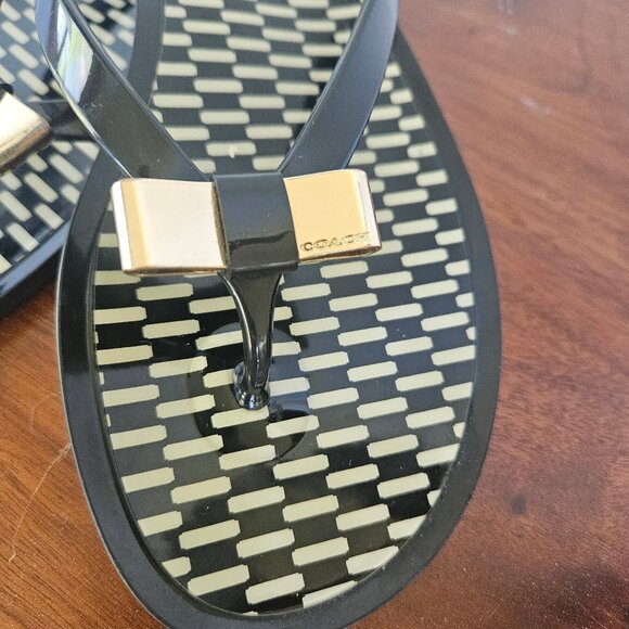 COACH New York Landon Black Thong Jelly Flip Flops Sandals with Gold Bow Size 7 - Picture 3 of 11